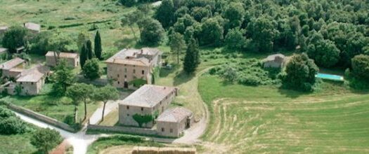 Fattoria con Borgo da valorizzare nei pressi di Siena