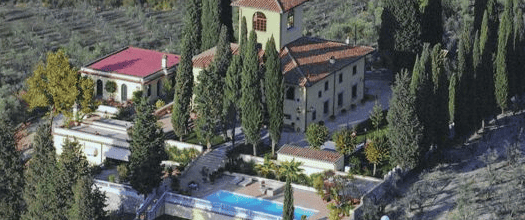 Villa del 1400 in perfetto stato di fronte al Golf dell’Ugolino