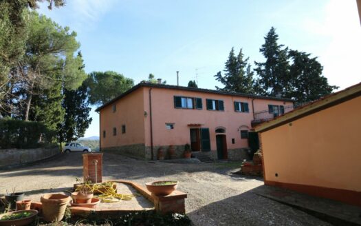 Azienda con agriturismo e vigne